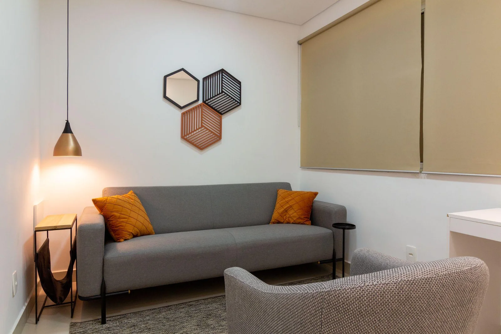 Sala de atendimento com poltrona e ambiente reservado próximo ao metrô Vila Mariana